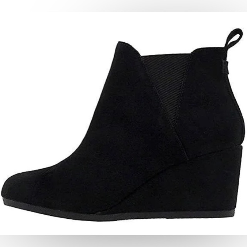 Tom’s Kelsey black suede booties